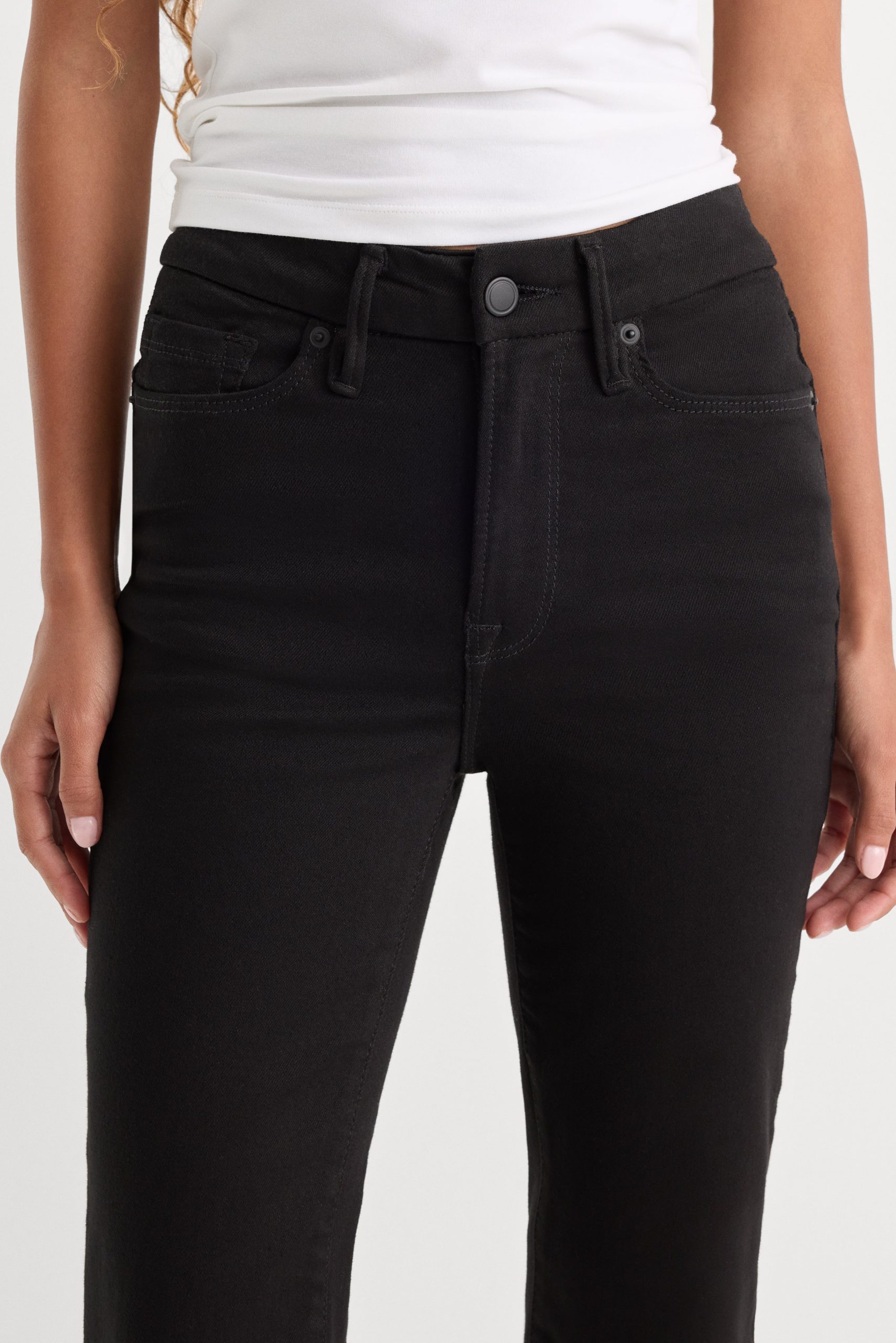 NEVER FADE GOOD PETITE FLARE JEANS | BLACK - Image 4